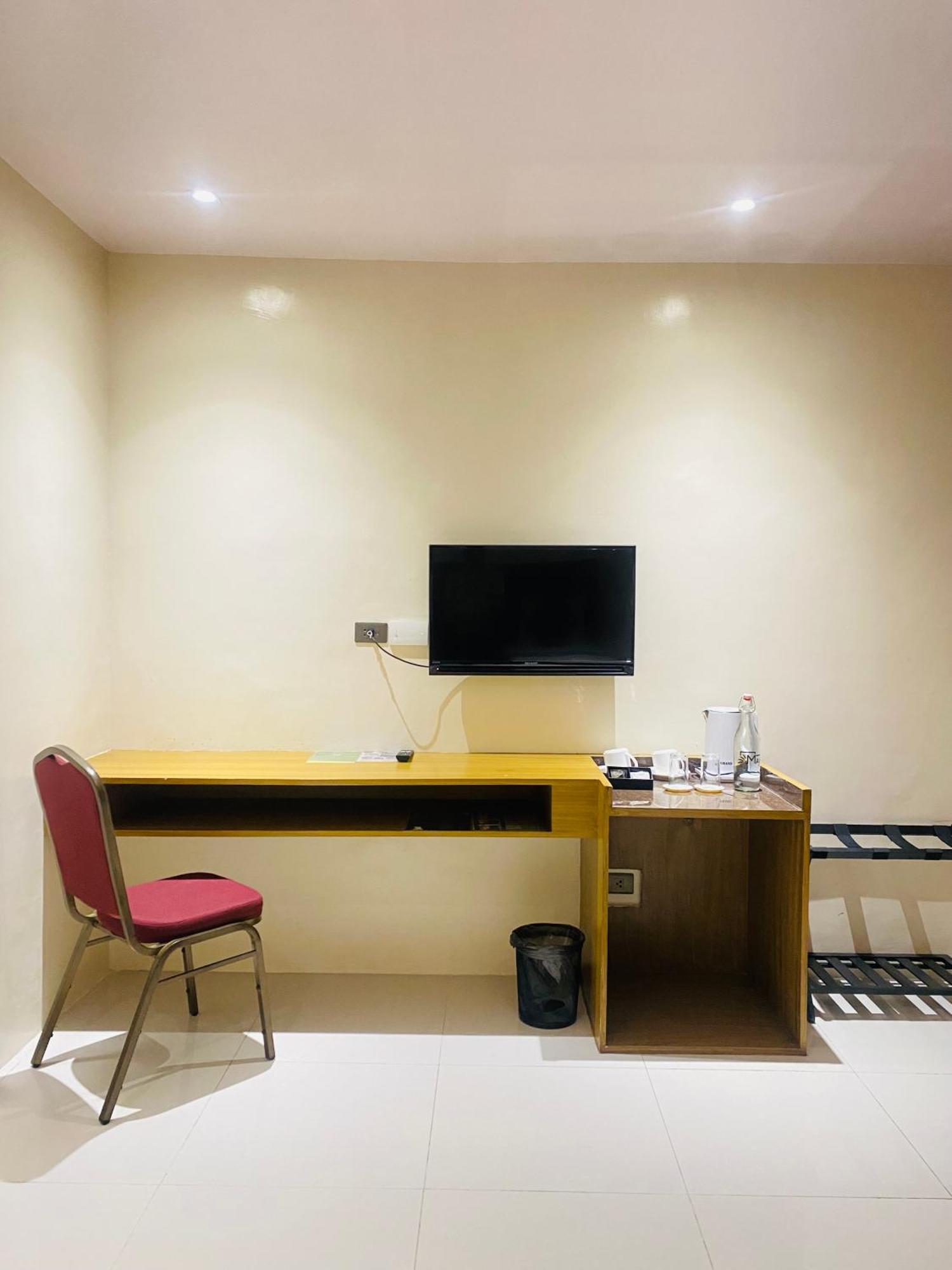 Maxi Hotel And Event Center タグビララン エクステリア 写真