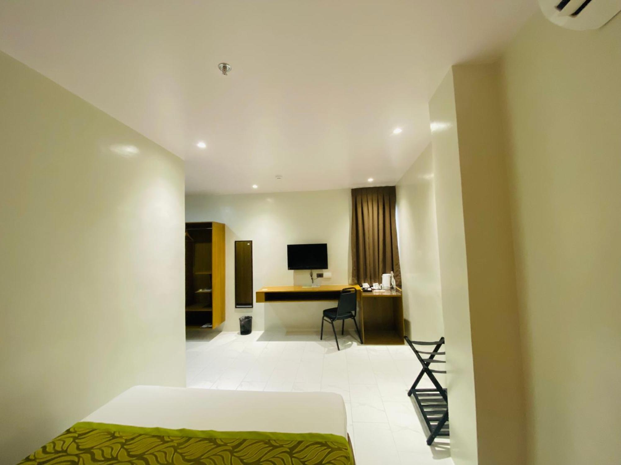 Maxi Hotel And Event Center タグビララン エクステリア 写真