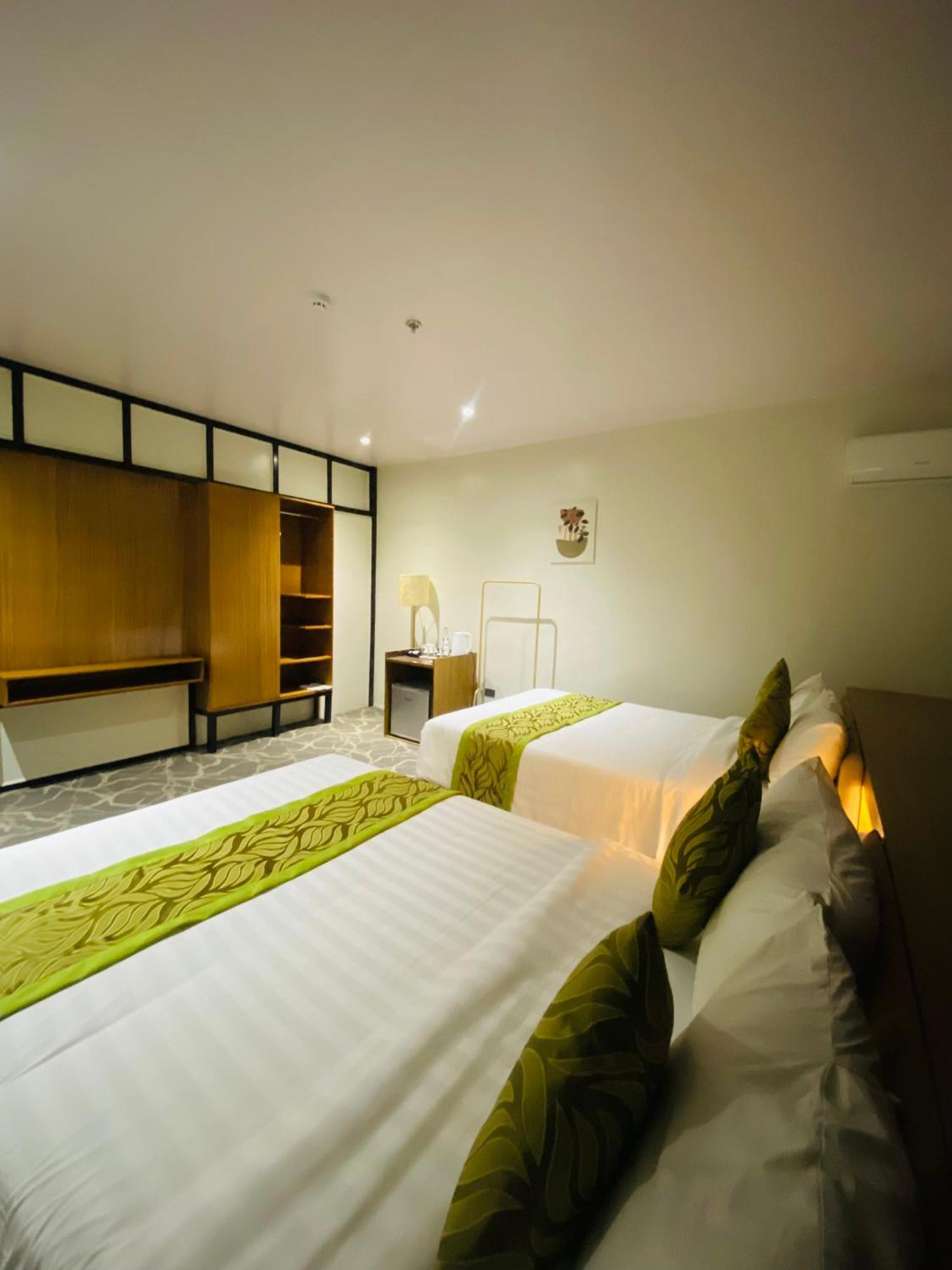 Maxi Hotel And Event Center タグビララン エクステリア 写真