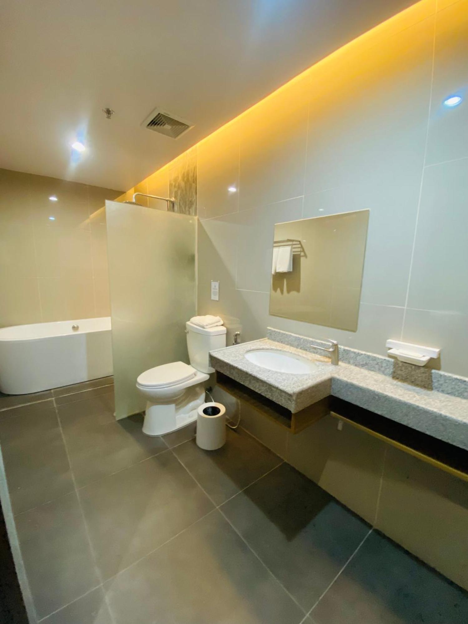 Maxi Hotel And Event Center タグビララン エクステリア 写真